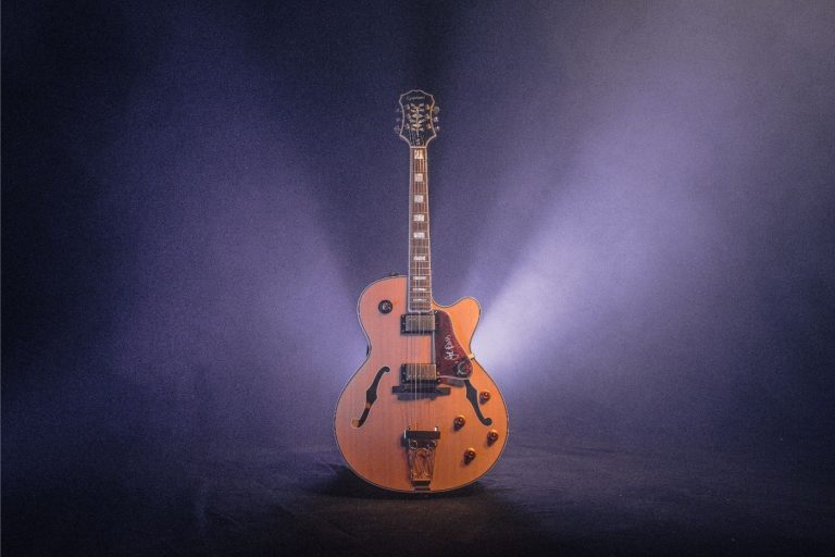 guitar3 3 768x512